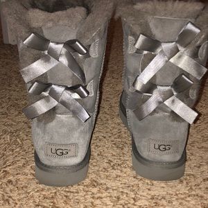 Size 8 Grey Bailey Bow II Uggs